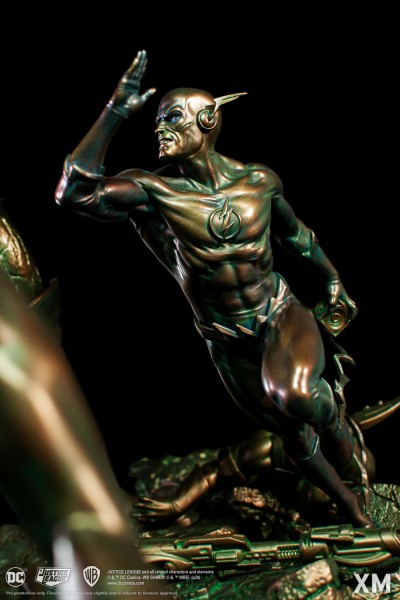 JLA VS Darkseid Ver B (Faux Bronze)